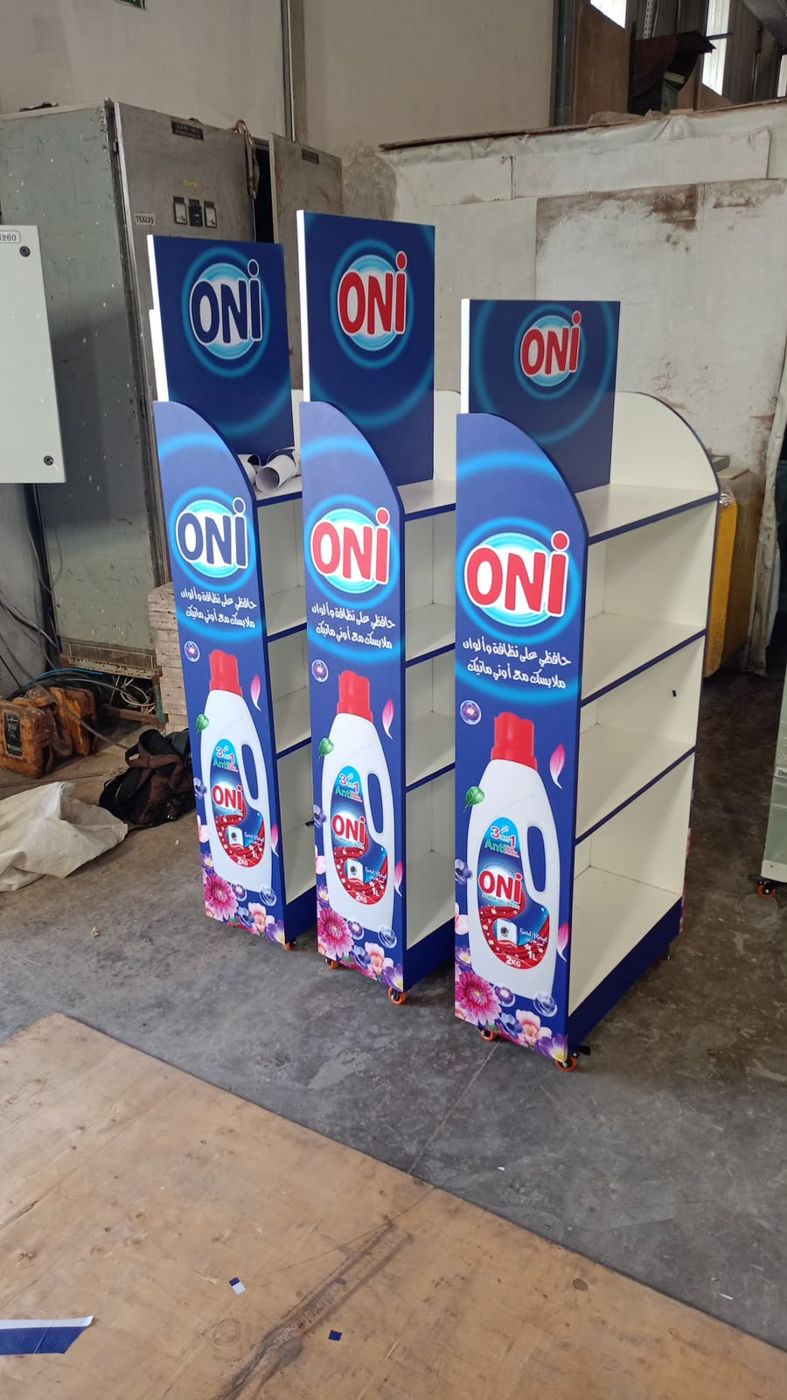 Présentoirs ONI terminés dans l'atelier