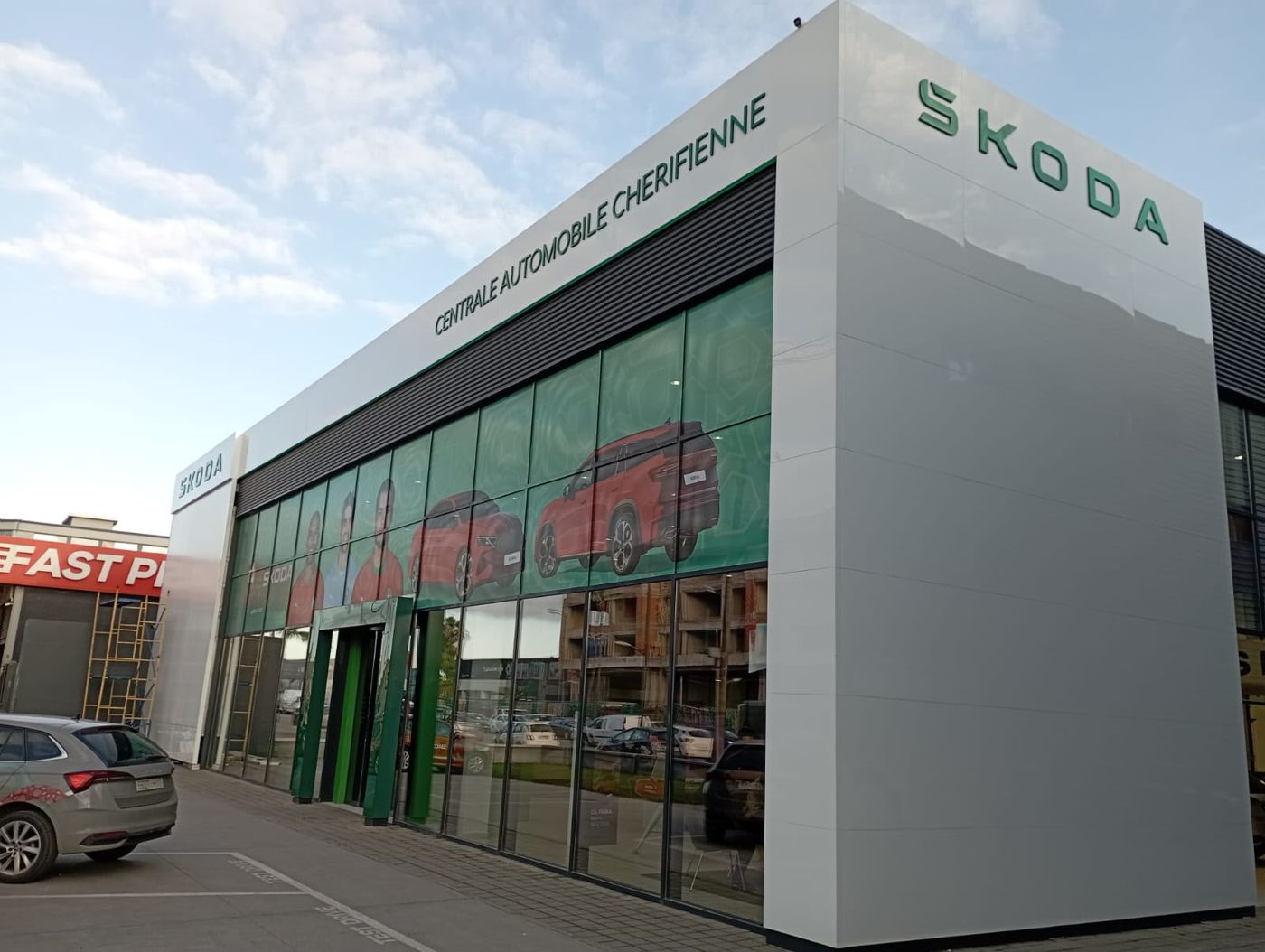 Façade Skoda de jour