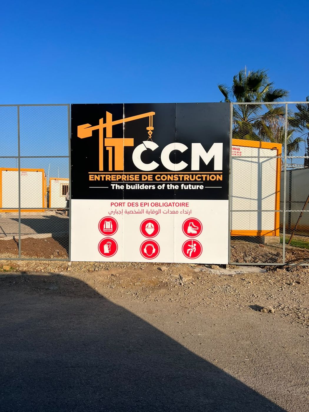 Panneau de chantier TCCM avec consignes EPI