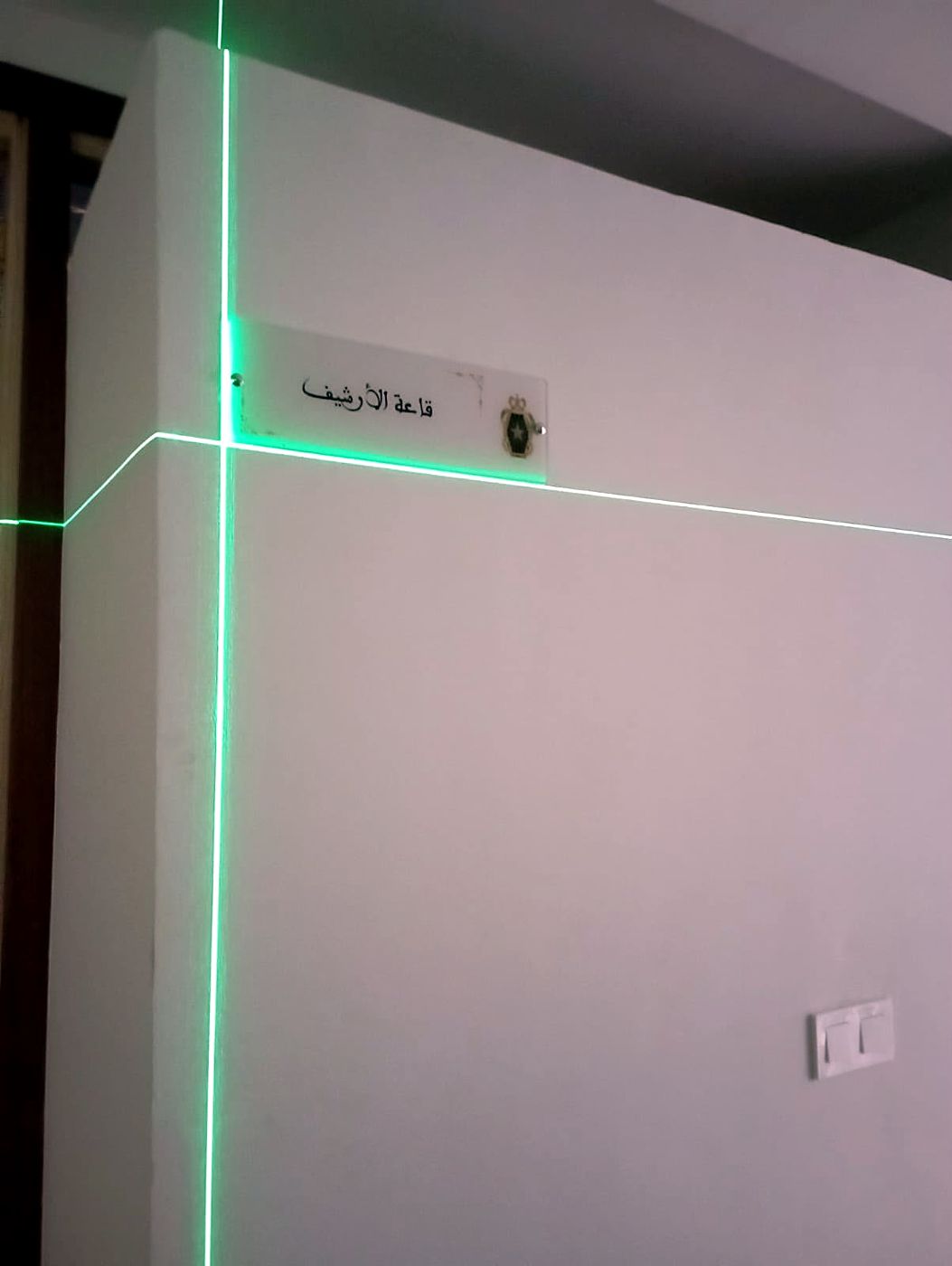 Pose d’une plaque au niveau laser