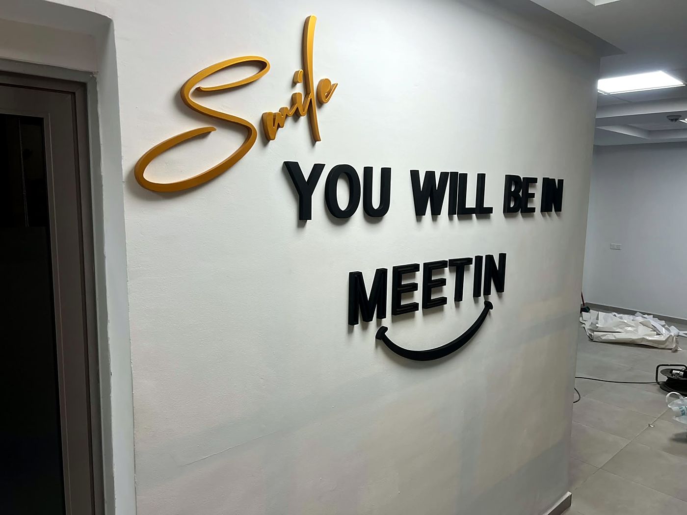 Lettres découpées Smile you will be in meeting